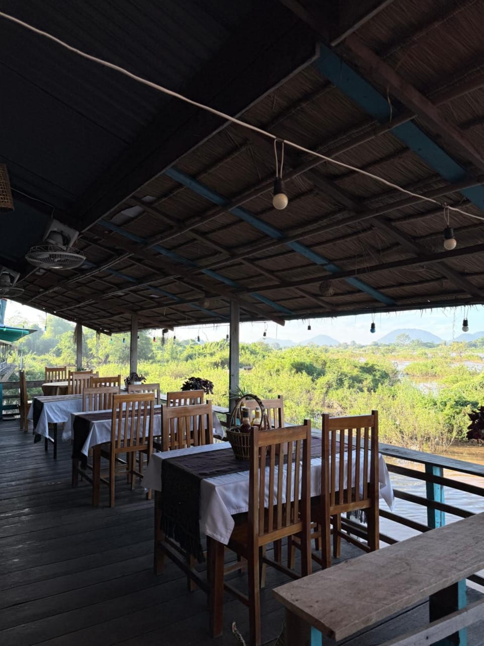 DONDET Suns down 1 Guesthouses riversides view Bed and Breakfast in Cambodia