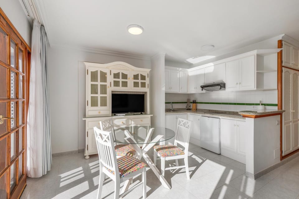Property building, Kitchen or kitchenette, Living room