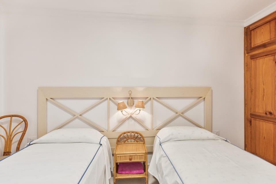 Property building, Living room, Bedroom