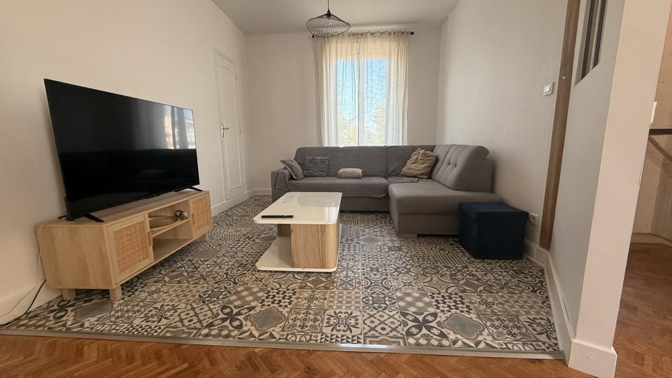 Communal lounge/ TV room, Living room