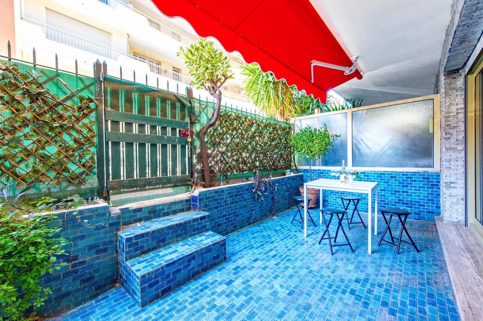 Patio, Dining area