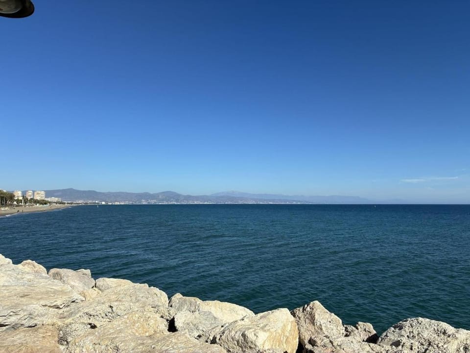 Modern Living Miramar II Elegant 3 Bedroom Stay in city center Walking distance to the trainstation and the beaches by NAMASTE ELITE Apartment in Torremolinos