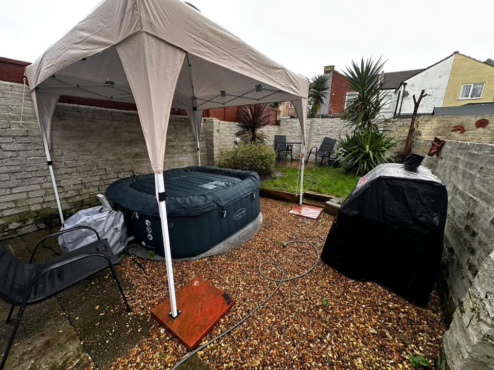 Open Mind Property - Hot Tub , Garden , 3 Bedroom House in Portsmouth