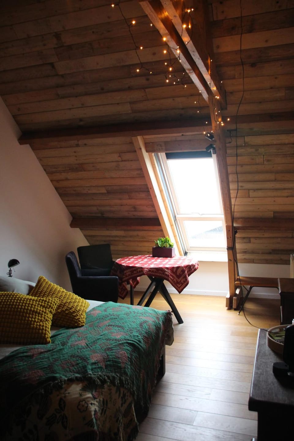 Bed, Living room, Photo of the whole room, Seating area, Dining area, Bedroom