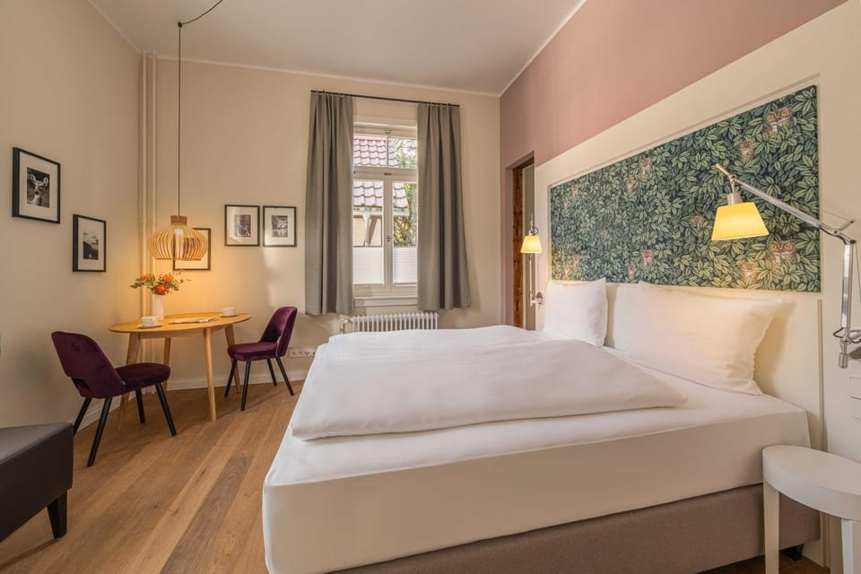 Bed, Photo of the whole room, Seating area, Bedroom