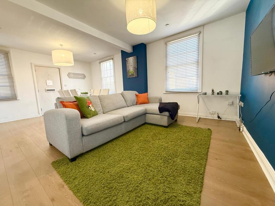 TV and multimedia, Seating area