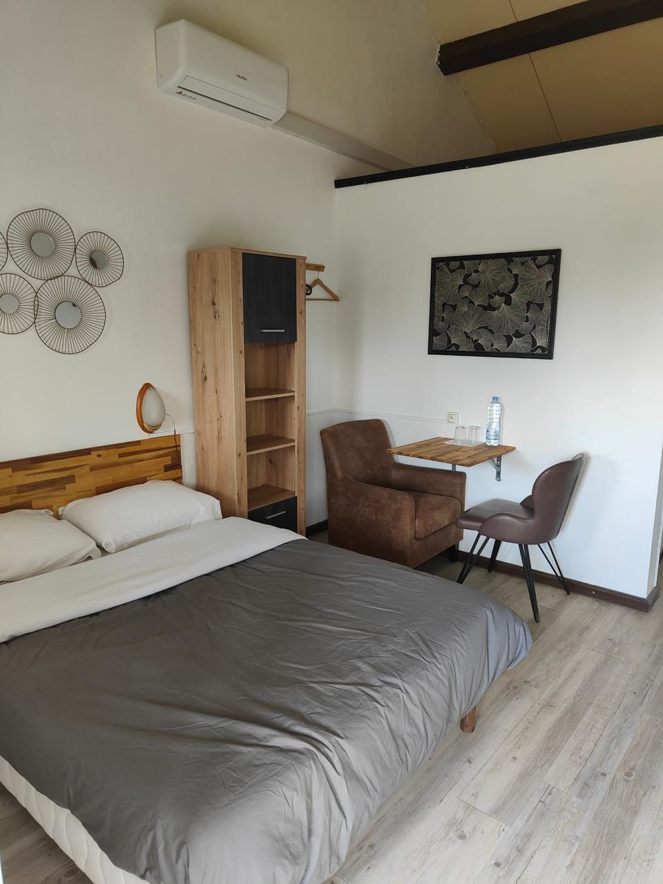 Bedroom, air conditioner