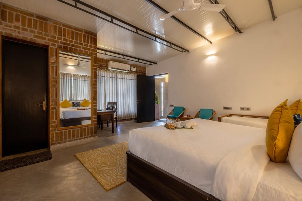 Bed, Photo of the whole room, Seating area, Bedroom, wardrobe