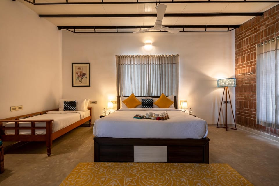 Bed, Photo of the whole room, Seating area, Bedroom