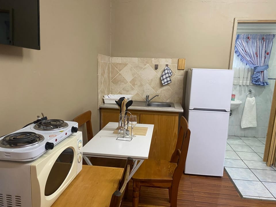 Kitchen or kitchenette, pet friendly, stove