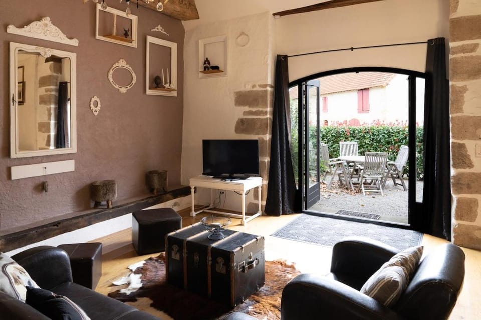 Patio, Living room
