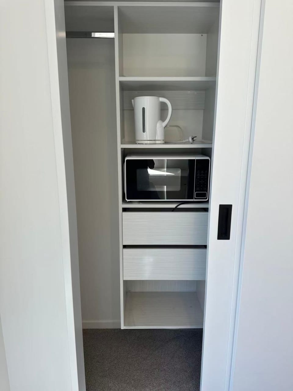 Coffee/tea facilities, Kitchen or kitchenette, minibar, wardrobe