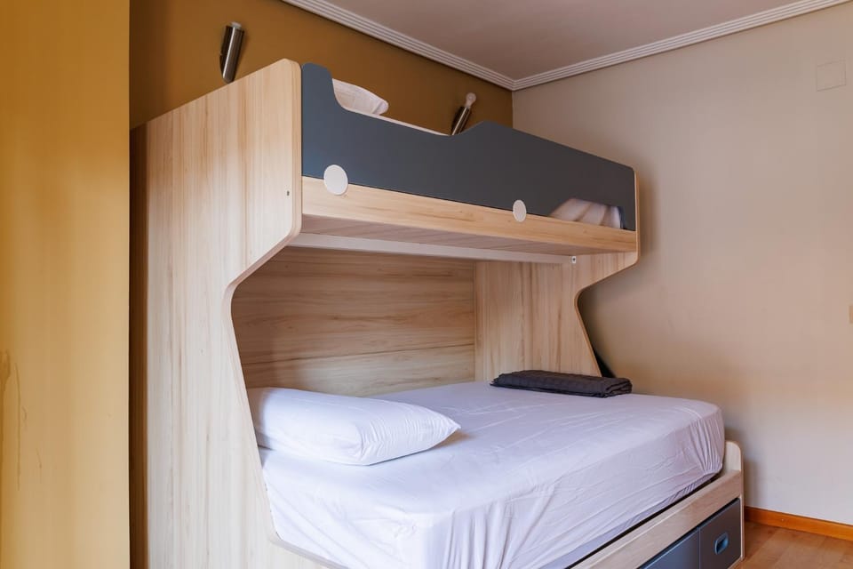 Bed, Bedroom, bunk bed