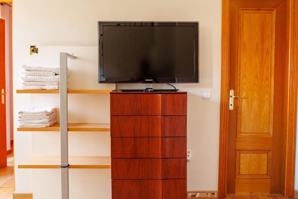 Bedroom, towels