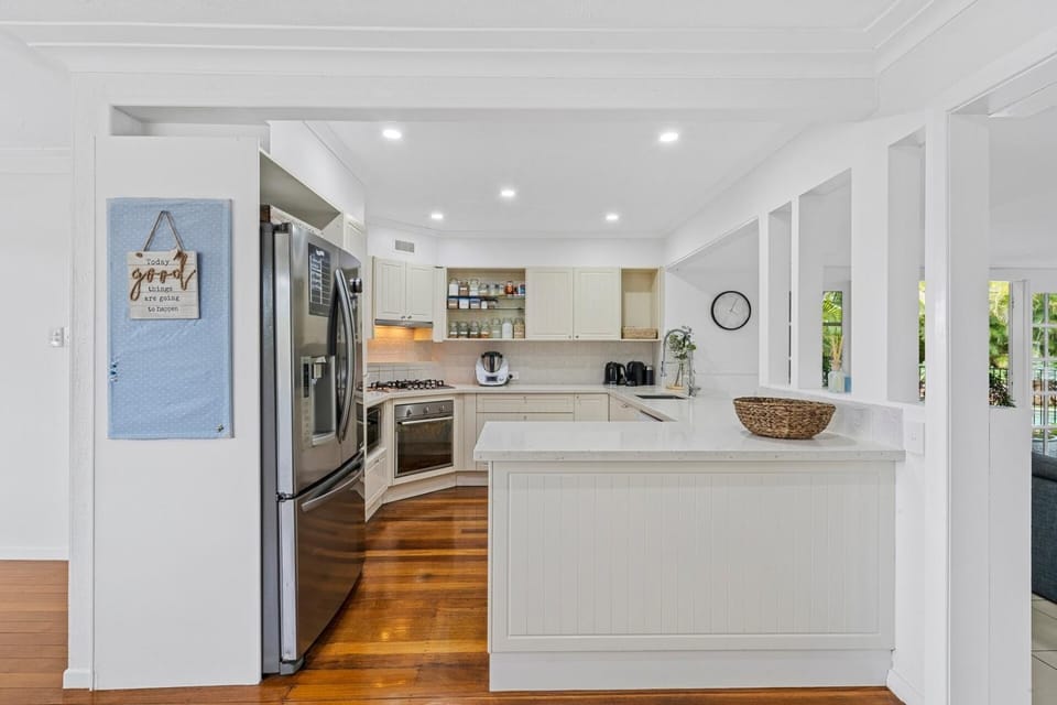 Tropical Oasis: Heated Spa, Pool & Huge Decks House in Nerang