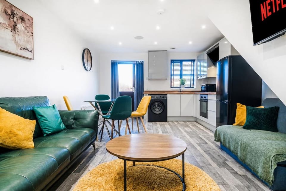 TV and multimedia, Kitchen or kitchenette, Living room, Seating area, Evening entertainment