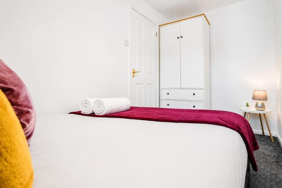 Bed, Photo of the whole room, Bedroom, towels, wardrobe