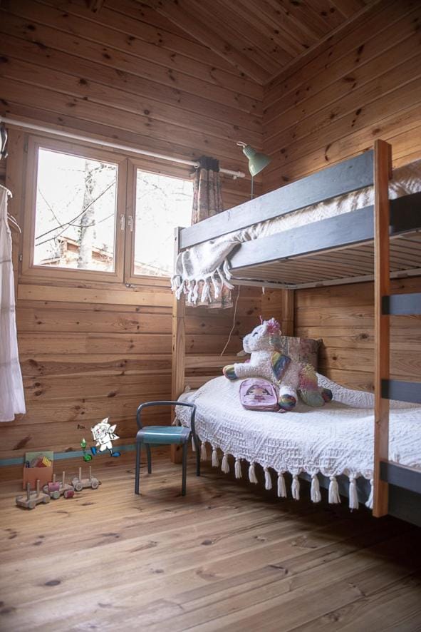 Bedroom, bunk bed