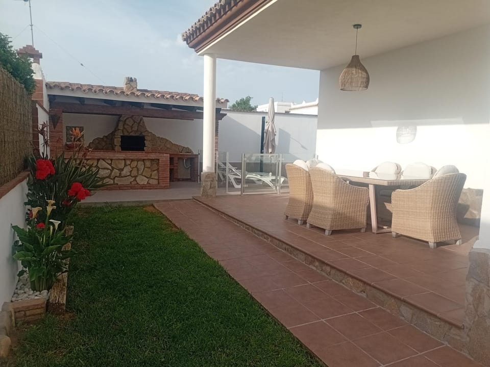 Property building, Balcony/Terrace, Living room