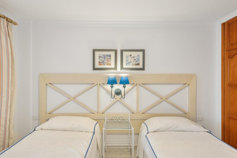 Property building, Living room, Bedroom