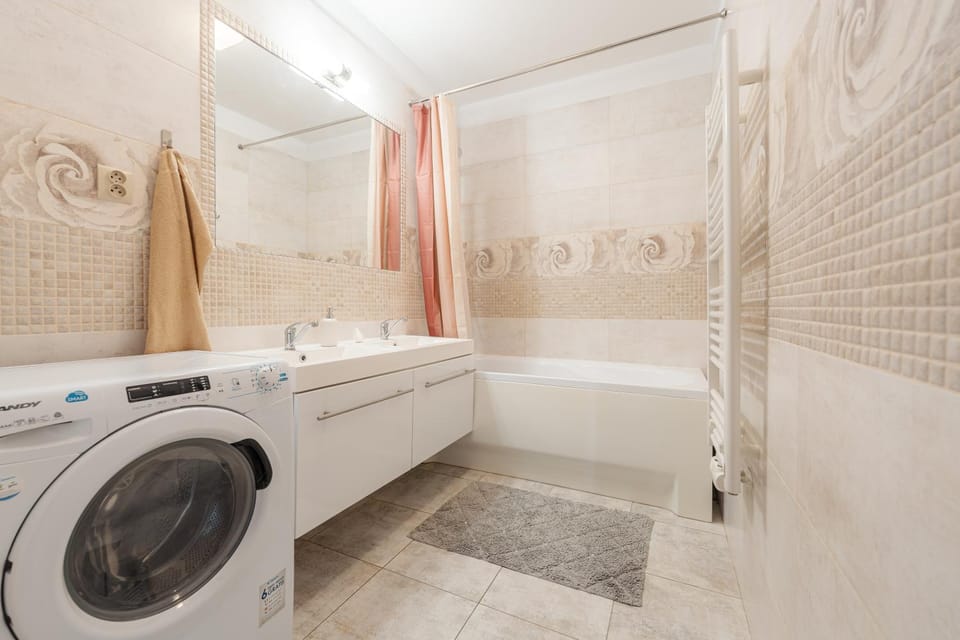 Shower, Bathroom, Bath, towels, washing machine