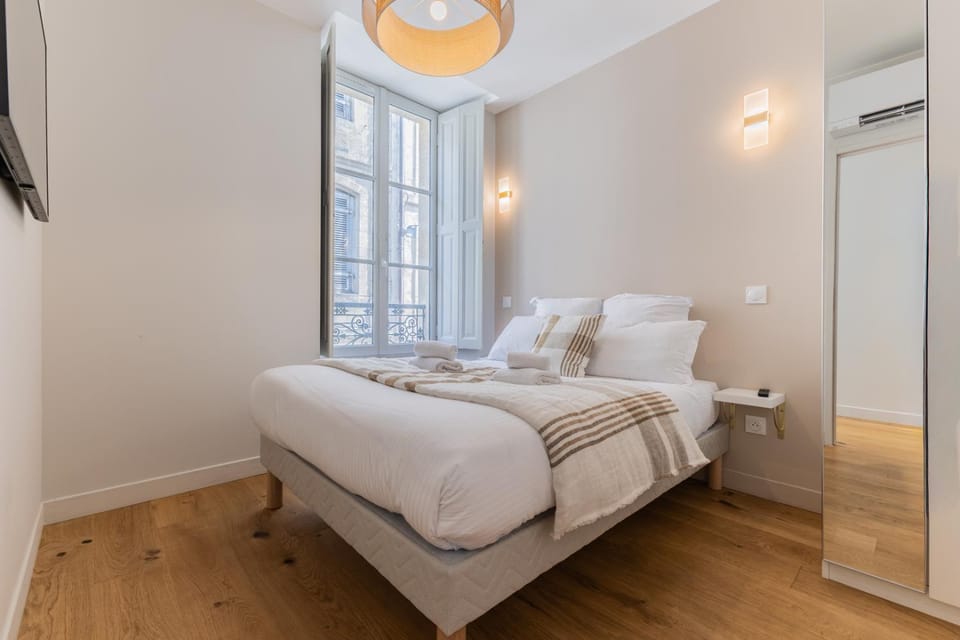 Appartements 3 Chambres de luxe 6 personnes, Centre Ville, Clim, Ascenseur Apartment in Bordeaux
