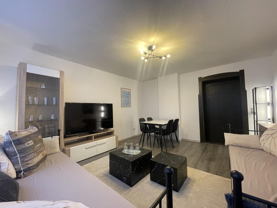 Communal lounge/ TV room, TV and multimedia, Living room, Seating area, Dining area, Evening entertainment