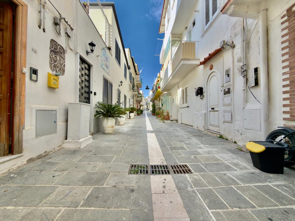 Property building, Day, Neighbourhood, City view, Street view, Location