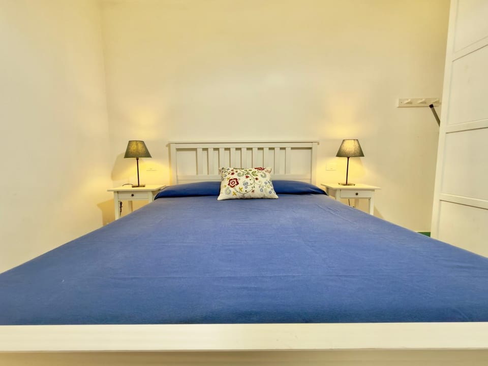 Bed, Photo of the whole room, Bedroom, wardrobe