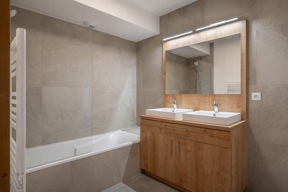 Bathroom, Bath
