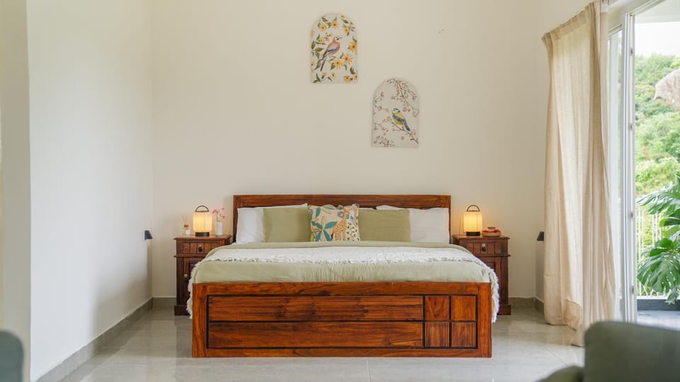 Photo of the whole room, Bedroom