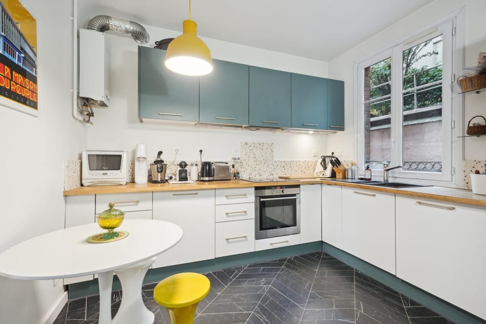 Day, Coffee/tea facilities, Dining area, microwave, oven, stove, kitchen
