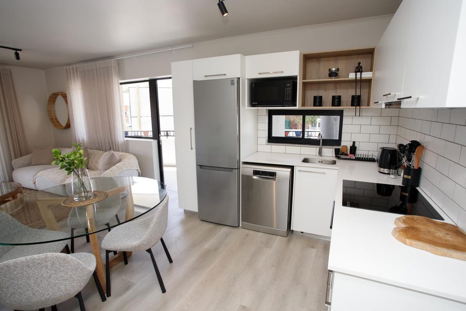 Kitchen or kitchenette, Dining area, dishwasher, oven, stove, toaster