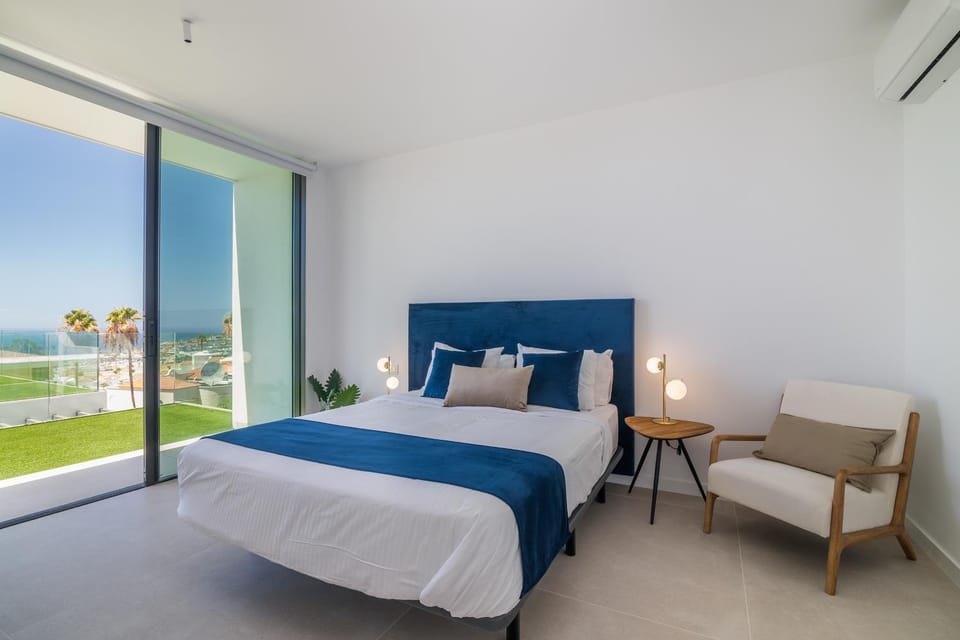 Bed, View (from property/room), Balcony/Terrace, Photo of the whole room, Bedroom