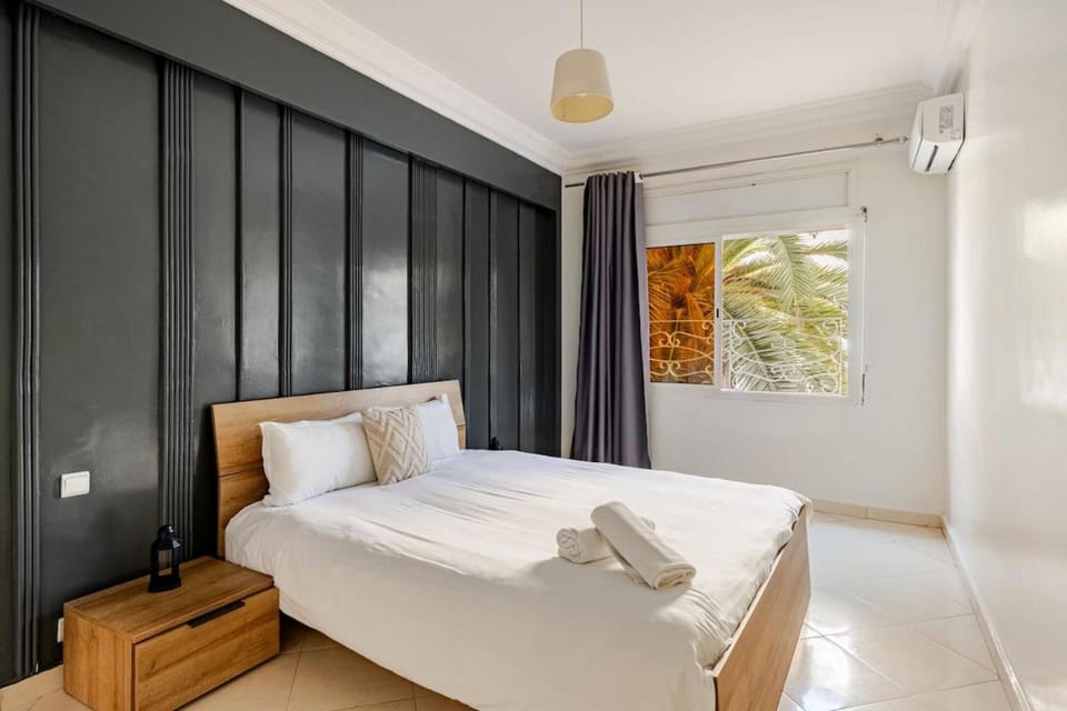 Bed, air conditioner