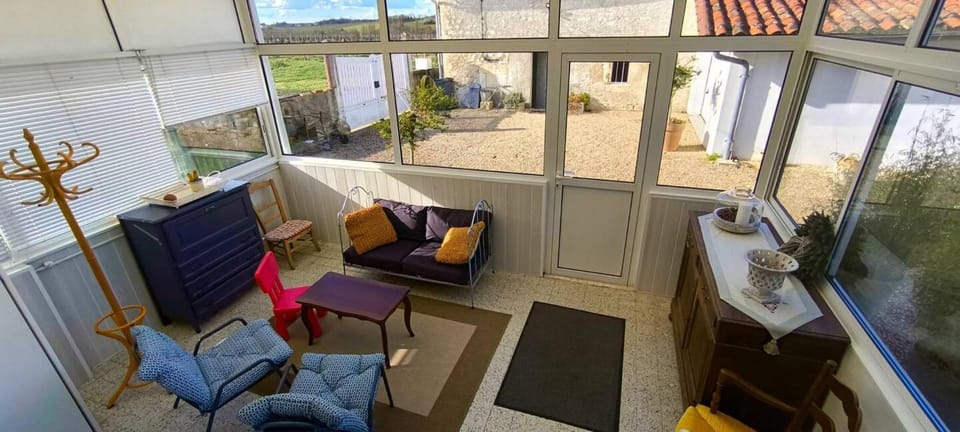Gite 10pers, Piscine couverte, CRITEUIL,Charente House in Nouvelle-Aquitaine
