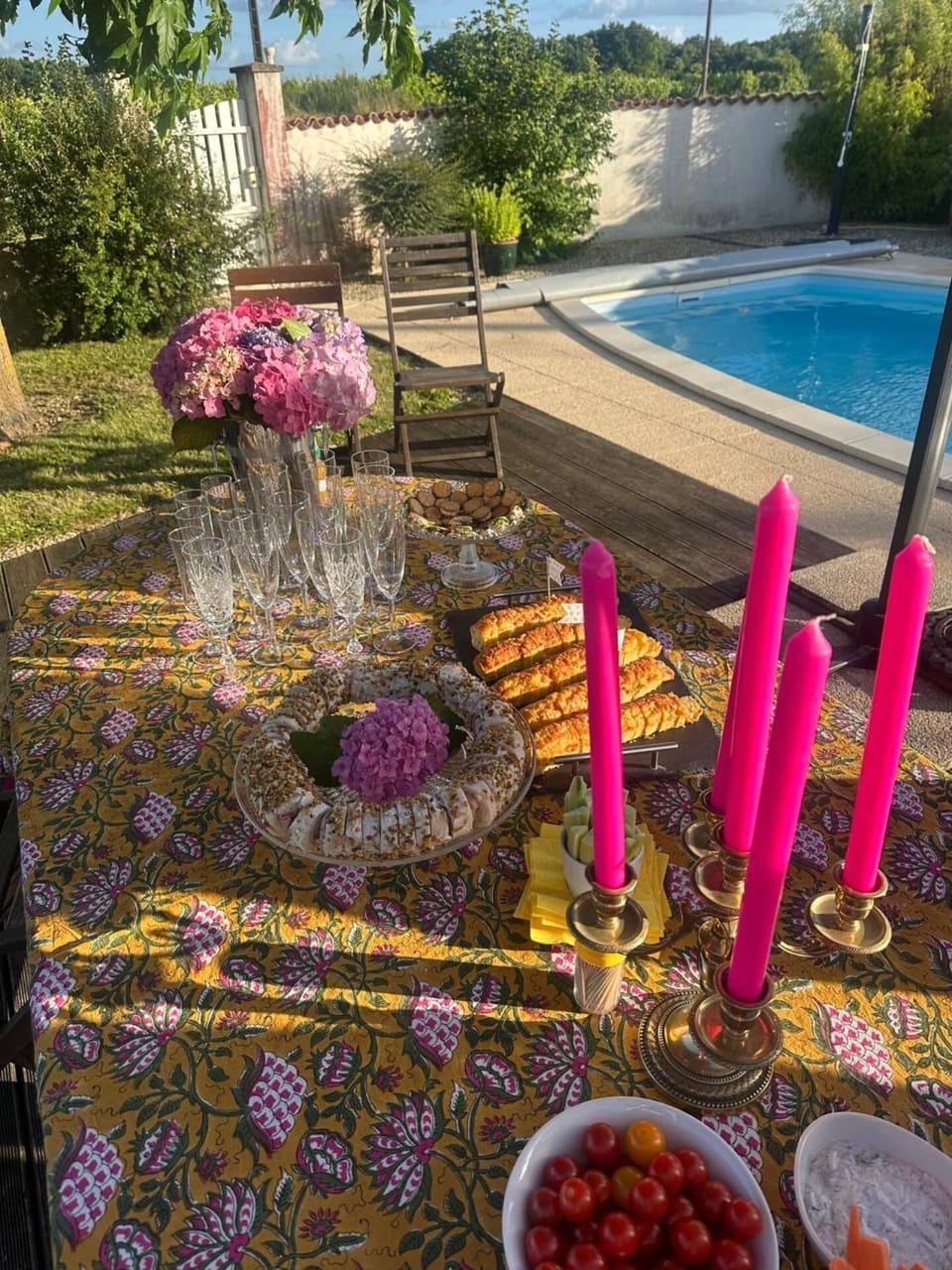 Gite 10pers, Piscine couverte, CRITEUIL,Charente House in Nouvelle-Aquitaine