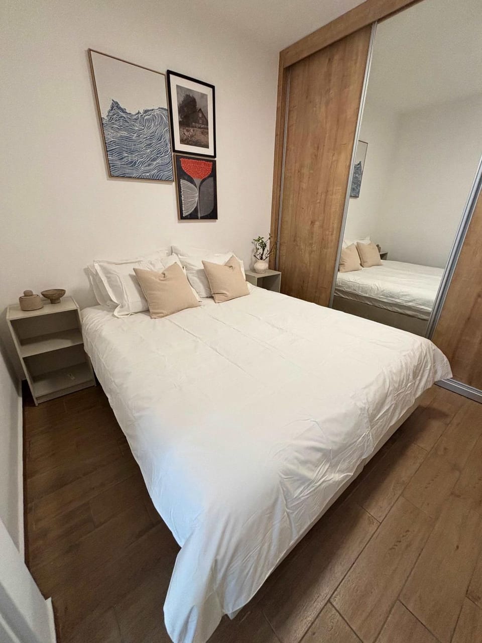 Modern & Chic One Bedroom Adjacent to Betzalel St & Sacher Park Apartment in Jerusalem
