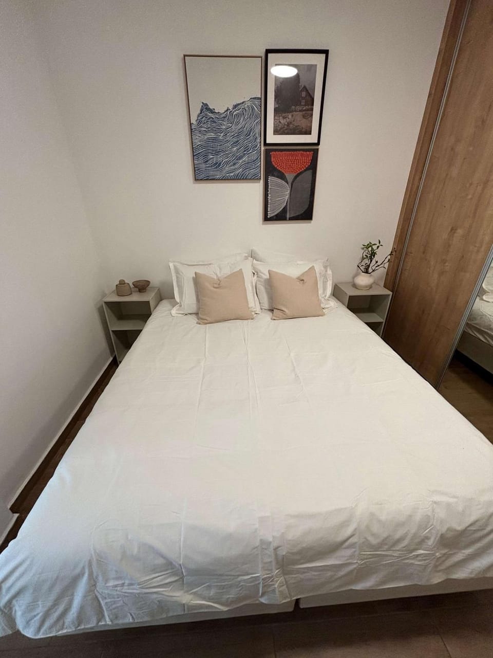 Modern & Chic One Bedroom Adjacent to Betzalel St & Sacher Park Apartment in Jerusalem