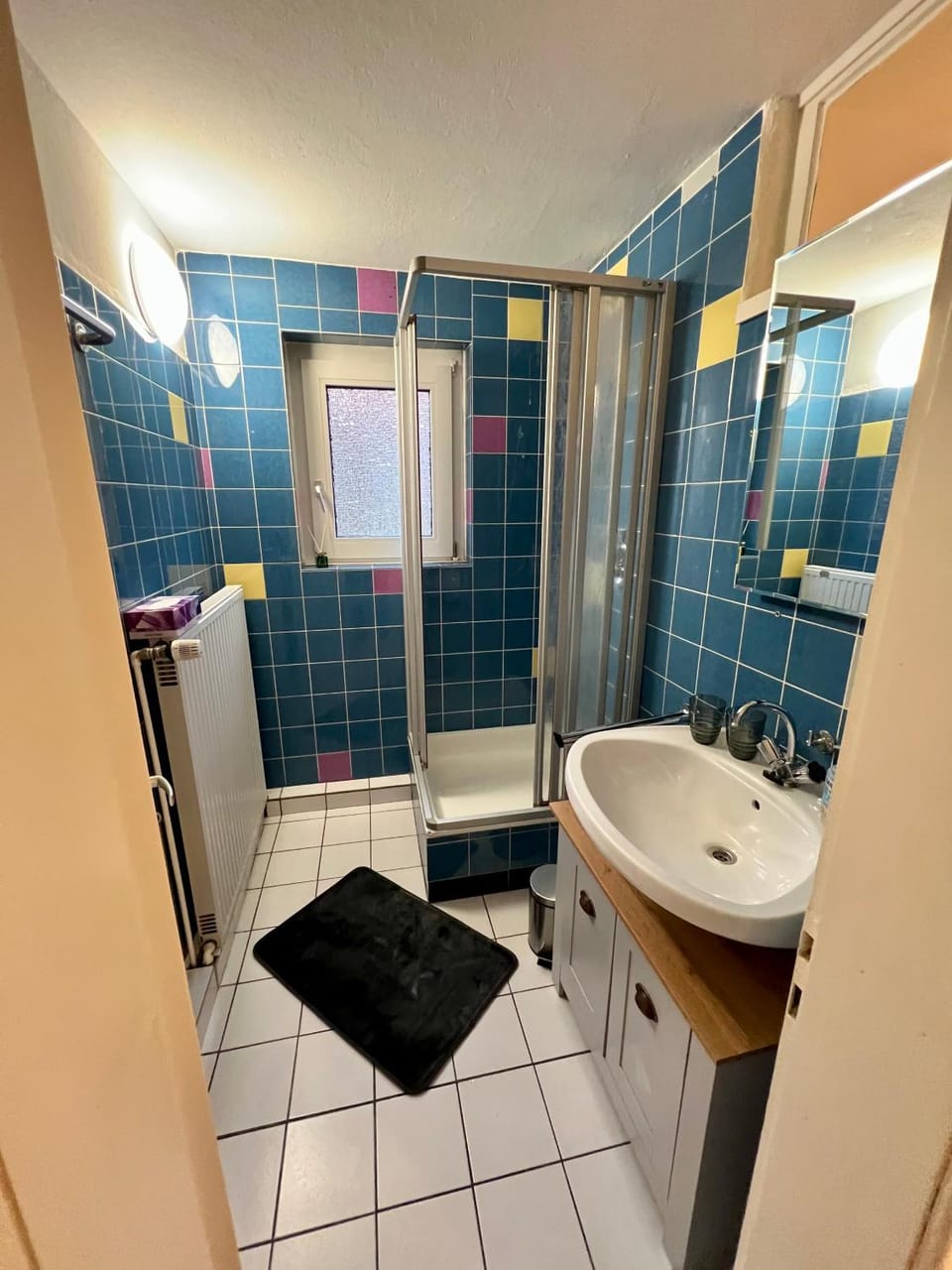 Shower, Bathroom, towels