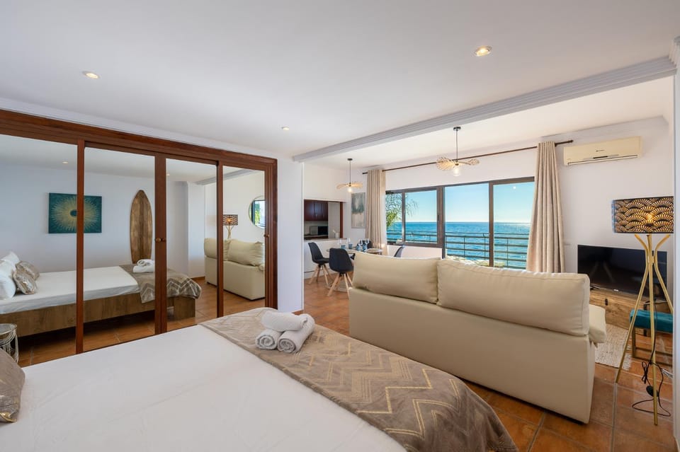 Bed, Natural landscape, TV and multimedia, Living room, Bedroom, Sea view