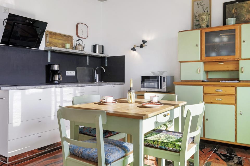 Property building, Kitchen or kitchenette, Living room