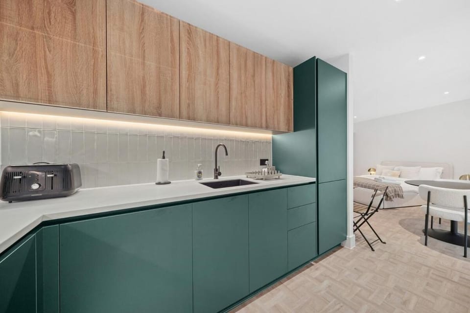 Kitchen or kitchenette, Dining area, stove, toaster
