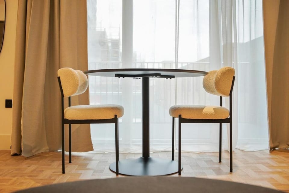 Seating area, Dining area