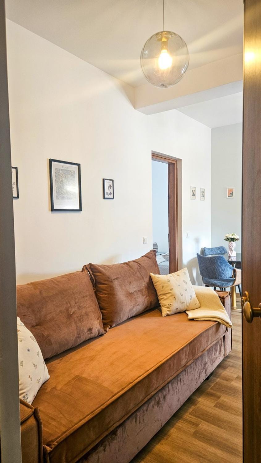 Living room, Photo of the whole room, Seating area