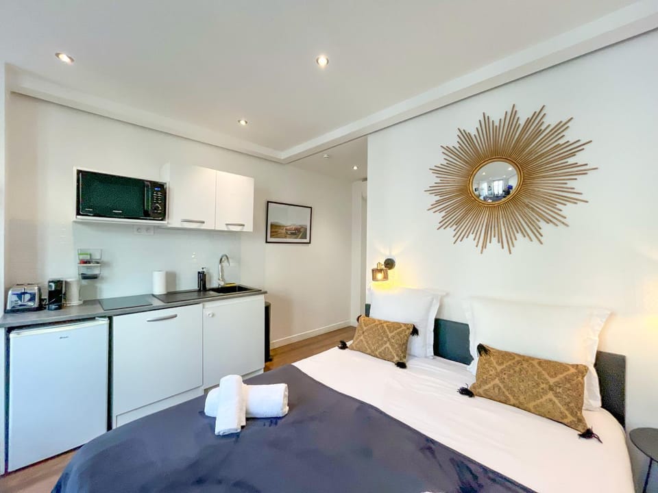 UrbanFlat 205 - Beautiful Studio in the center of Paris Apartment in Paris