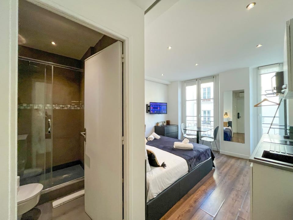 UrbanFlat 205 - Beautiful Studio in the center of Paris Apartment in Paris