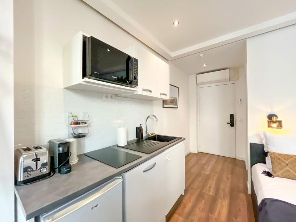 UrbanFlat 205 - Beautiful Studio in the center of Paris Apartment in Paris