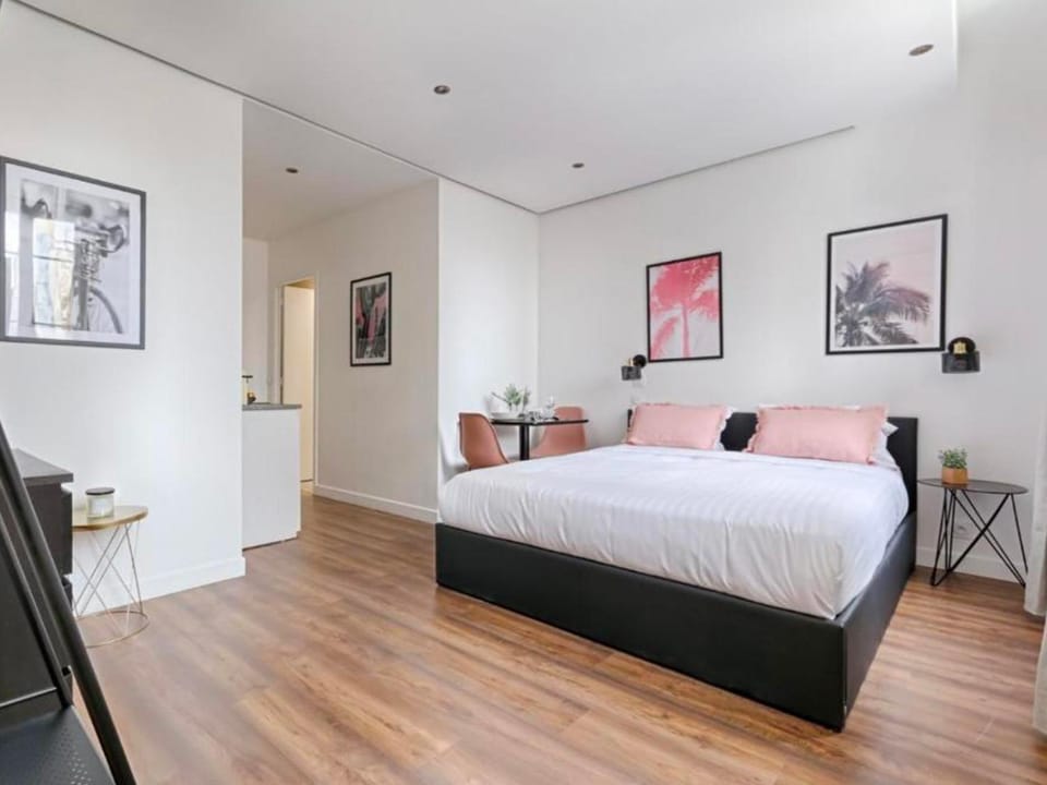 UrbanFlat 210 - Beautiful Studio in the center of Paris Apartment in Paris