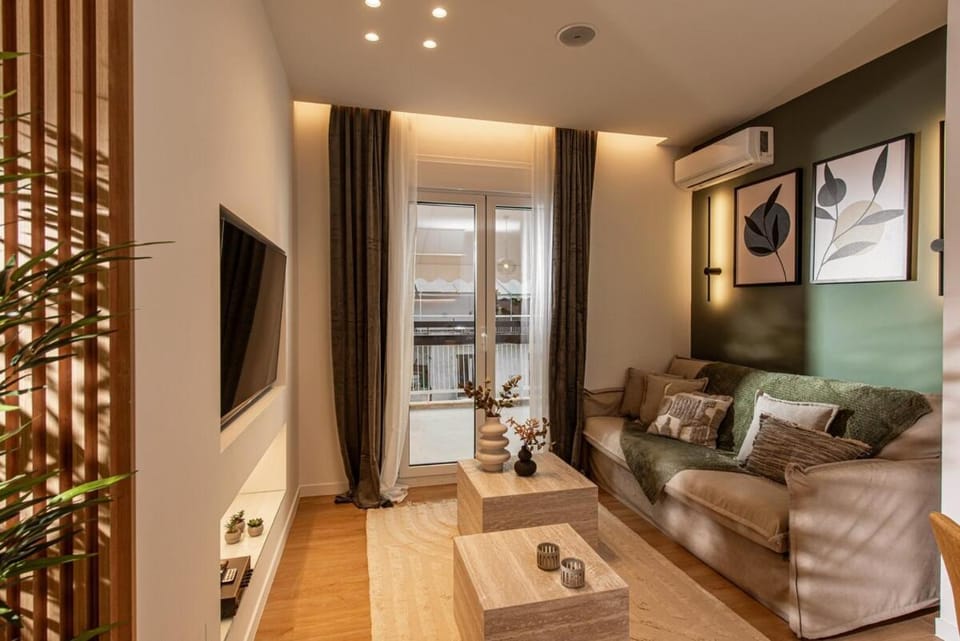 TV and multimedia, Living room, Seating area, Evening entertainment